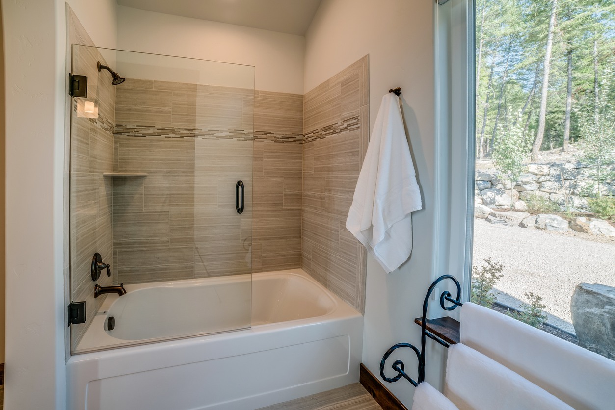 Shower & Tub Installation in La Blanca